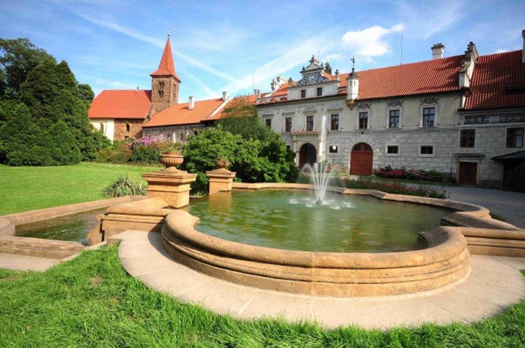 Hotel Floret Průhonice Exterior foto